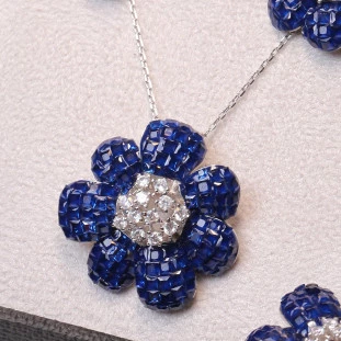 Gargantilha Flor Cravejadas Com Zircônias Safiras Em Prata