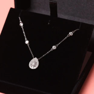 Gargantilha Gota Com Pontos de Luz Cravejada Com Moissanites Em Prata
