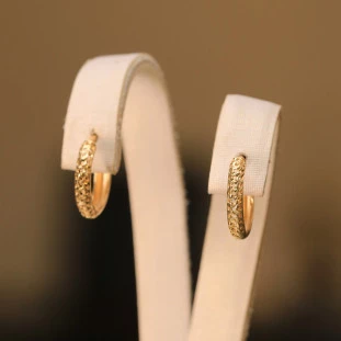 Argola Diamantada Em Ouro Amarelo 
