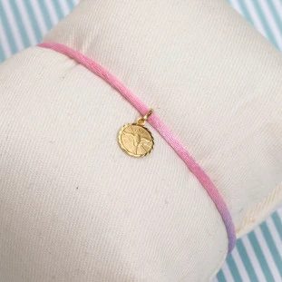 Pulseira Fio De Seda Com Pingente Placa Espirito Santo Em Ouro Amarelo