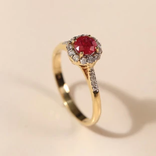 Anel De Formatura Cravejado Com Rubi e Diamantes Em Ouro Amarelo 