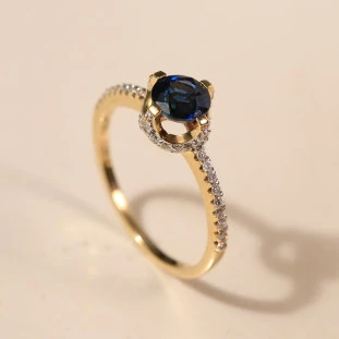 Anel Circulo Cravejado Com Safira e Diamantes Em Ouro Amarelo