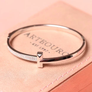 Bracelete Metade Prego Liso E Cravejado Com Zircônias Em Prata 