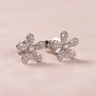 Brinco Pétalas Cravejadas Com Zircônias Em Prata 