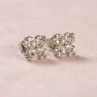 Brinco Trevo Corações Cravejado Com Zircônias Em Prata 