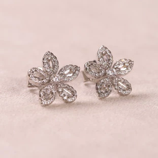 Brinco Flor Pétalas Cravejadas Com Zircônias Em Prata 