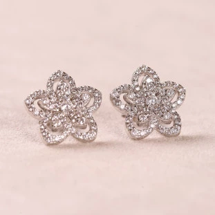 Brinco Flor Vazado Cravejado Com Zircônias Em Prata 