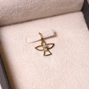 Pingente Anjo Vazado Cruz Com Diamantes Em Ouro Amarelo 