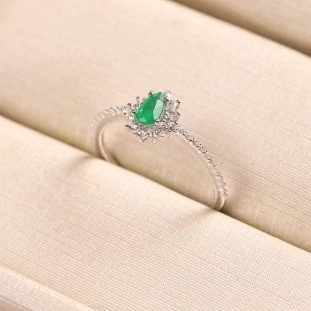 Anel Gota Cravejado Com Zircônia Verde Em Prata