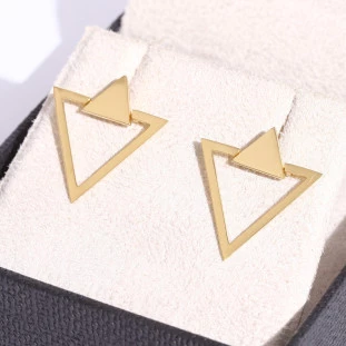 Brinco Triangulos Vazado Em Ouro Amarelo