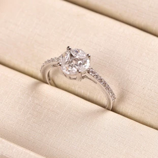 Anel Com Cravação Ilusion De Zircônias Em Prata 