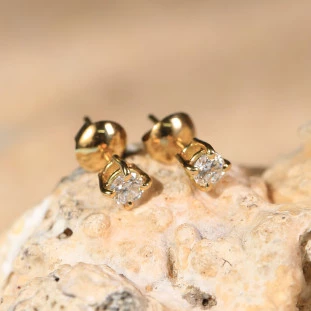 Brinco Solitário Com Diamantes Em Ouro Amarelo 