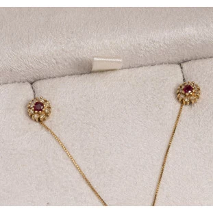 Brinco Flor com Diamante e Rubi em Ouro Amarelo