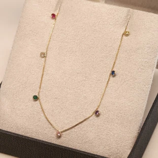 Gargantilha Pontos de Luz Com Zircônias Coloridas Em Ouro Amarelo