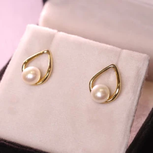 Brinco Gota Vazado Com Pérolas Em Ouro Amarelo