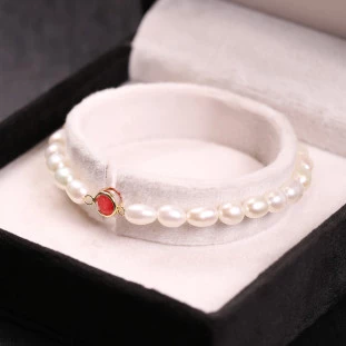 Pulseira Ponto De Luz Com Pérolas e Vermelho Em Ouro Amarelo