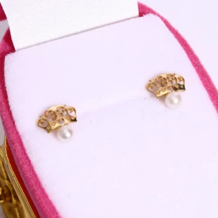 Brinco Coroa Com Perola Em Ouro Amarelo