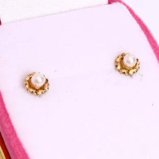 Brinco Flor Com Perolas Em Ouro Amarelo