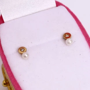 Brinco Com Perolas E Diamantes Em Ouro Amarelo