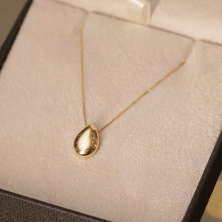 Gargantilha Com Pingente Gota Polida Media Em Ouro Amarelo