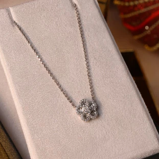 Gargantilha Flor Cravejada Com Diamantes Em Ouro Branco