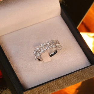 Anel Aparador Cravejado Com Diamantes Em Ouro Branco