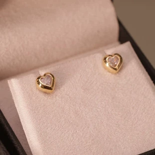 Brinco Coração Com Zircônias Em Ouro Amarelo 