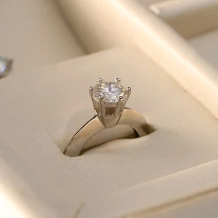 Anel Solitário Com Moissanite Em Prata 