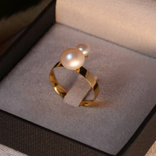 Anel 2 Pérolas Em Ouro Amarelo