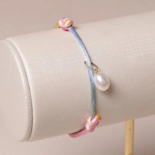 Pulseira Fio de Seda e Pingente Com Pérola Em Ouro Amarelo 