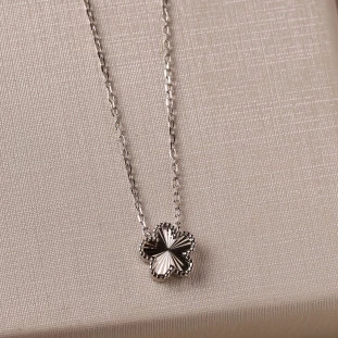 Gargantilha e Brinco Trevo DiamantadoCravejada Com Zircônias  Em Prata 