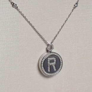 Gargantilha Relicario Com Letra R Cravejada Com Zircônias Em Prata 