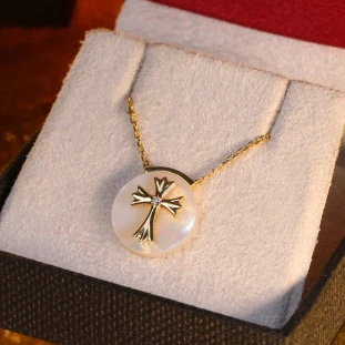 Gargantilha Madre Perola Cruz Com Diamante Em Ouro Amarelo 
