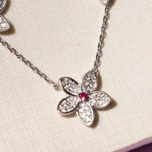 Gargantilha Flor Cravejado Zircônias Rubis Em Prata