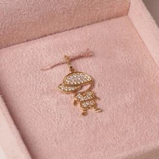 Pingente Menino Cravejado Com Zircônias Em Ouro Amarelo 