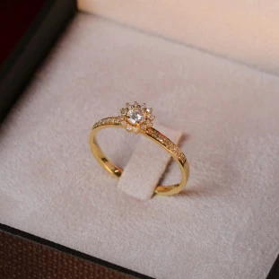 Anel Solitário com Diamante em Ouro Amarelo