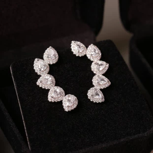 Brinco Earcuff Gotas Cravejadas Com Zircônias Em Prata 