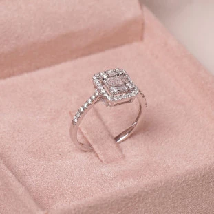 Anel Quadrado Cravejado Com Diamantes Em Ouro Branco 